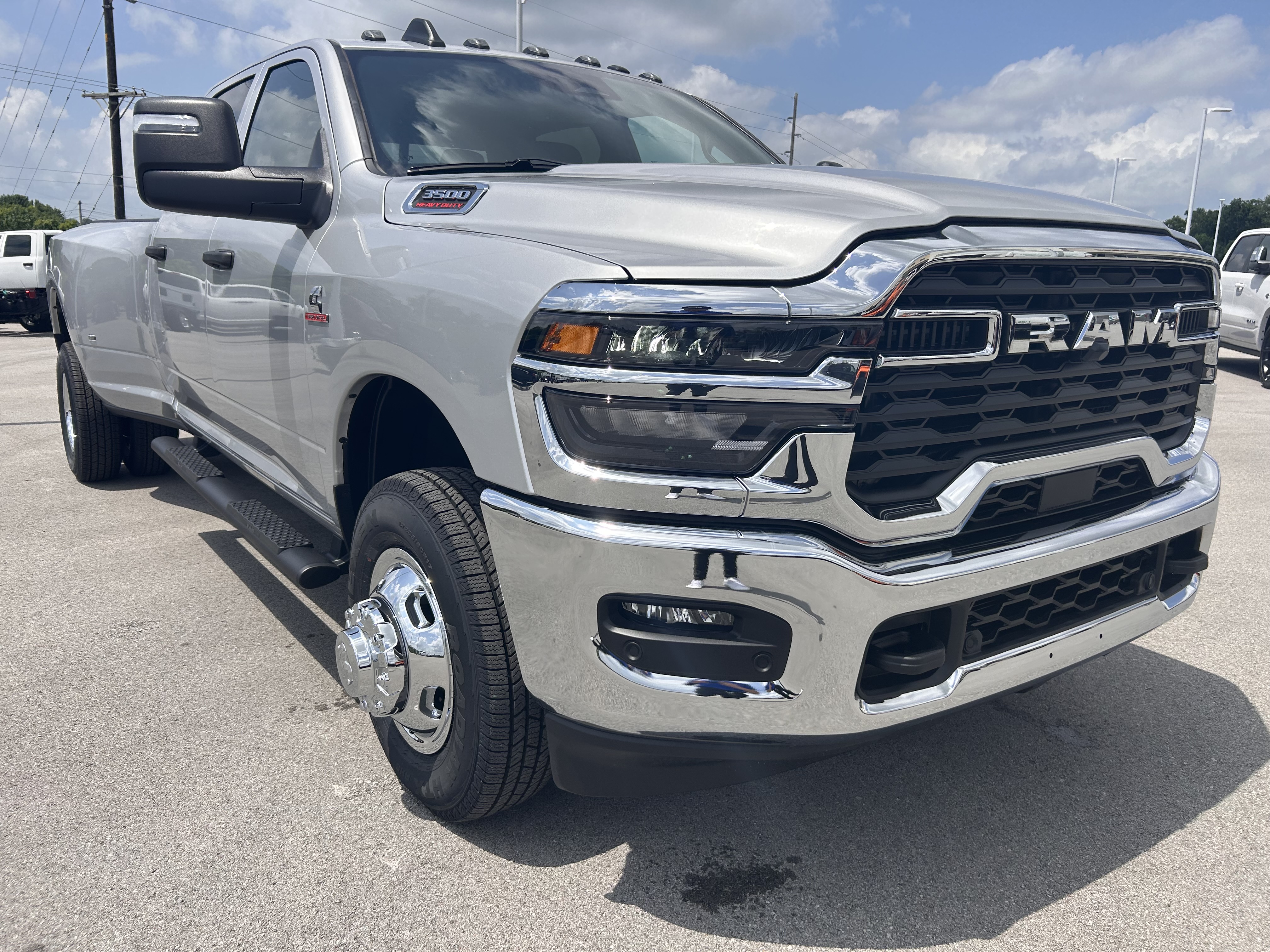 2026 Ram 3500 TRADESMAN CREW CAB 4X4 8' BOX Pickup