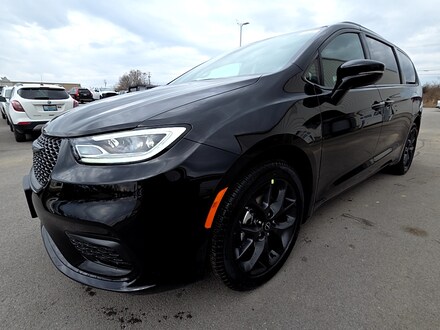 2026 Chrysler Pacifica SELECT Passenger Van