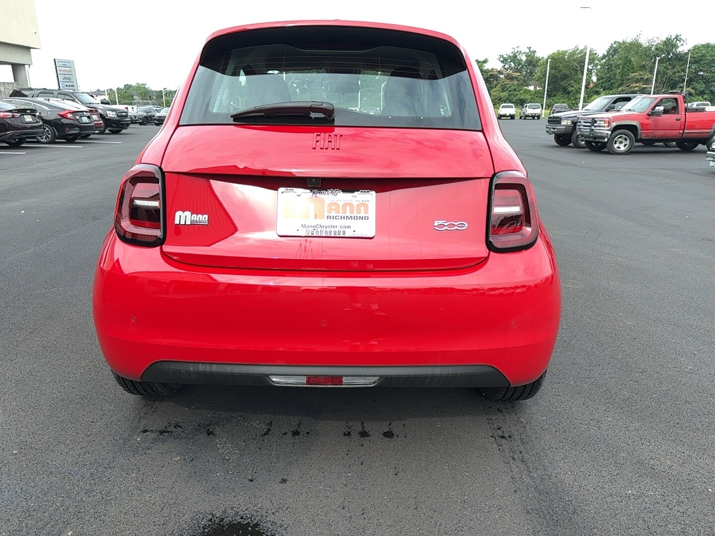 2024 Fiat 500e Red photo 4