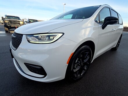 2026 Chrysler Pacifica LIMITED Passenger Van