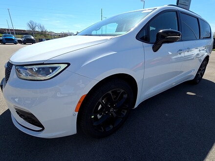 2026 Chrysler Pacifica LIMITED Passenger Van