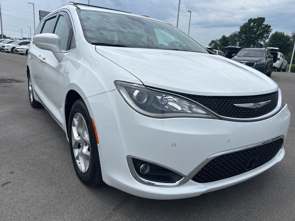2017 Chrysler Pacifica Touring-L Plus's photo