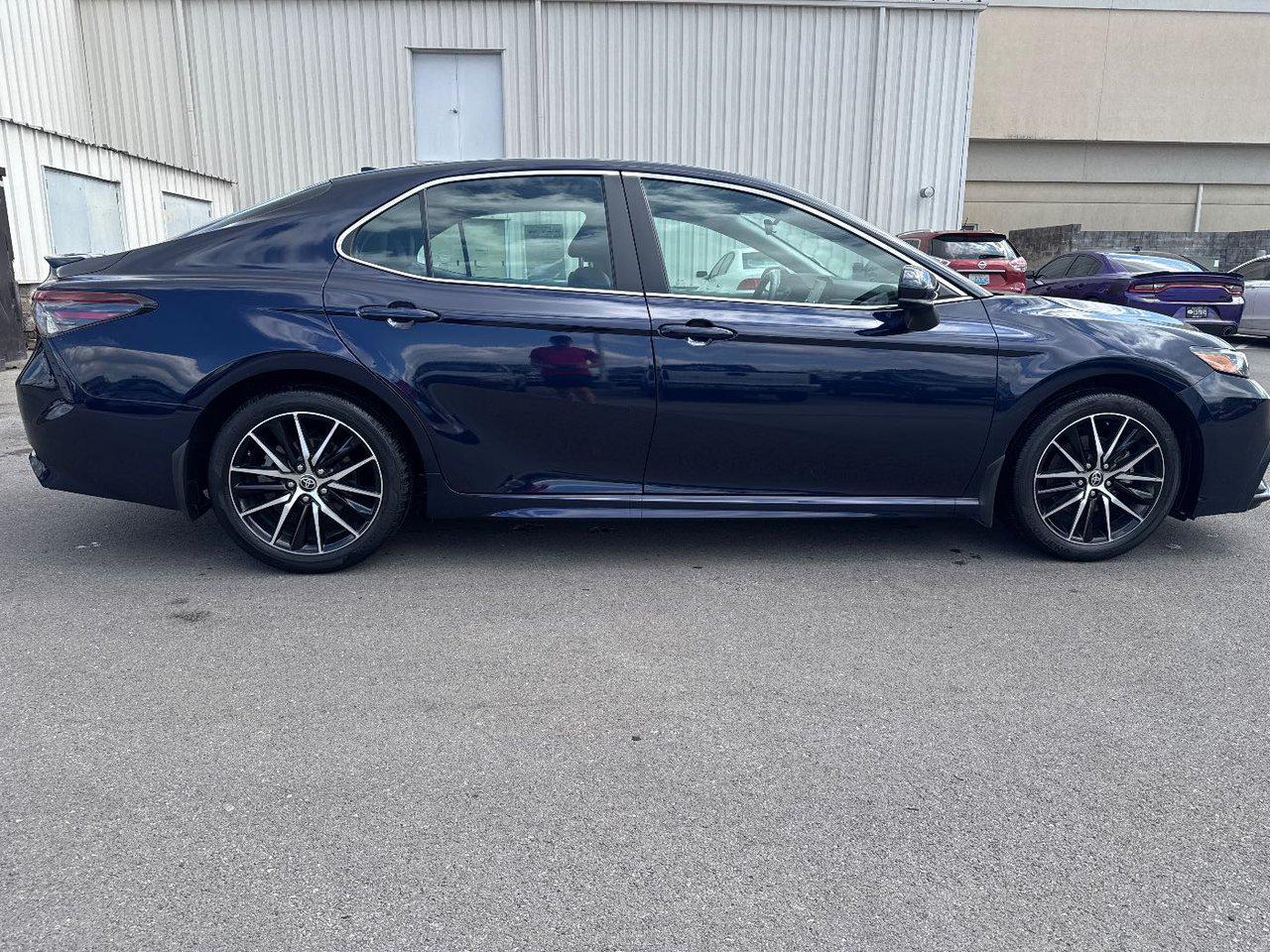 2021 Toyota Camry SE photo 4