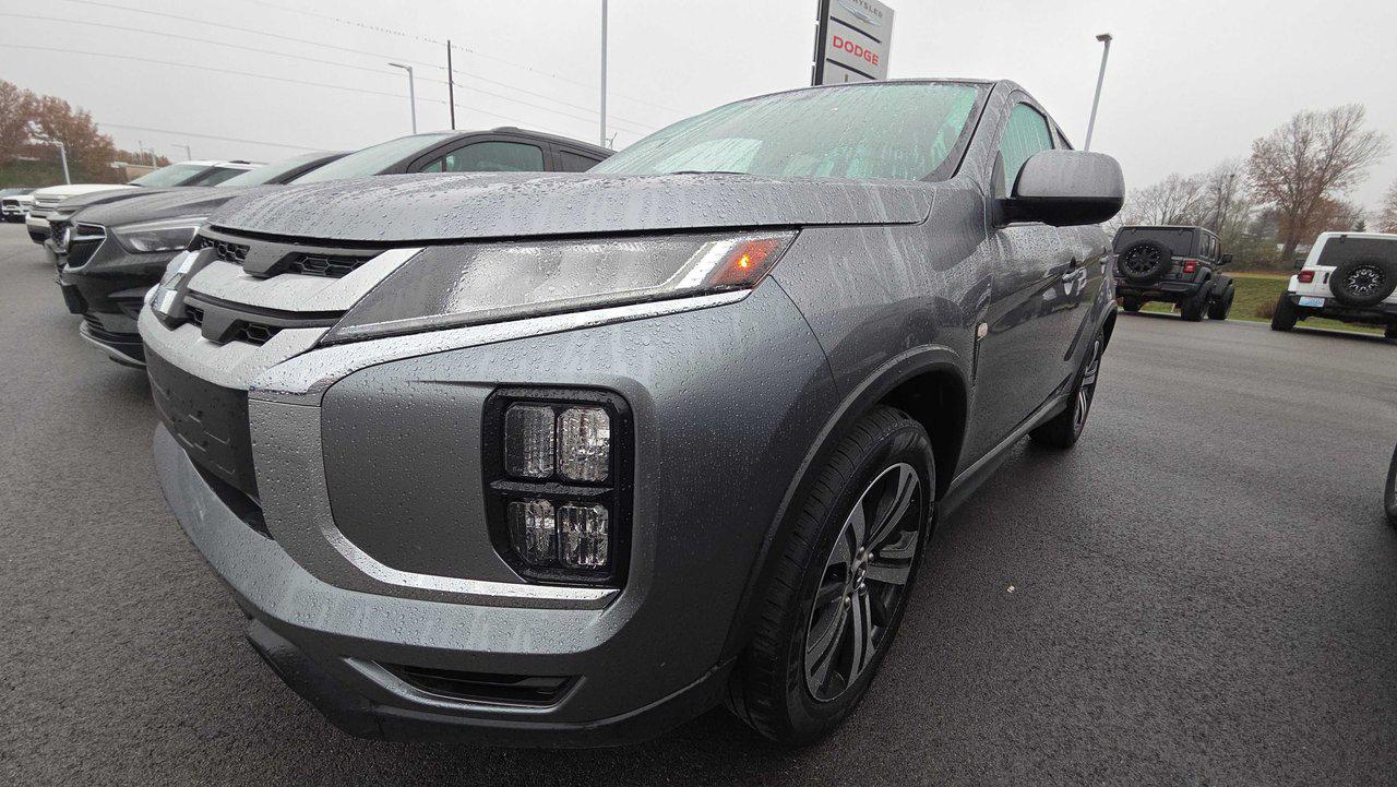 2023 Mitsubishi Outlander Sport ES's photo