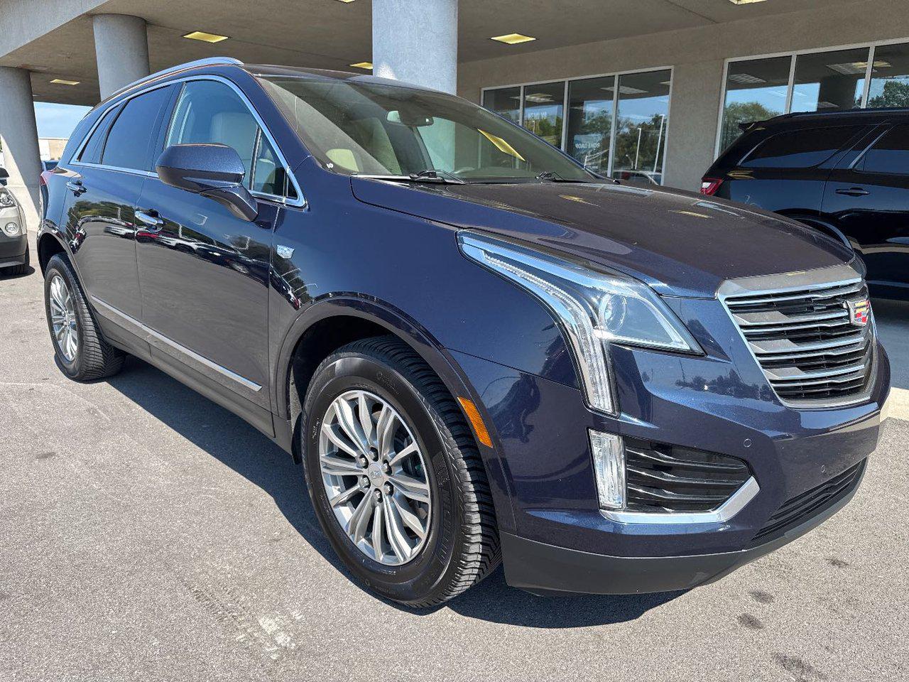 2017 Cadillac XT5 Luxury photo 2