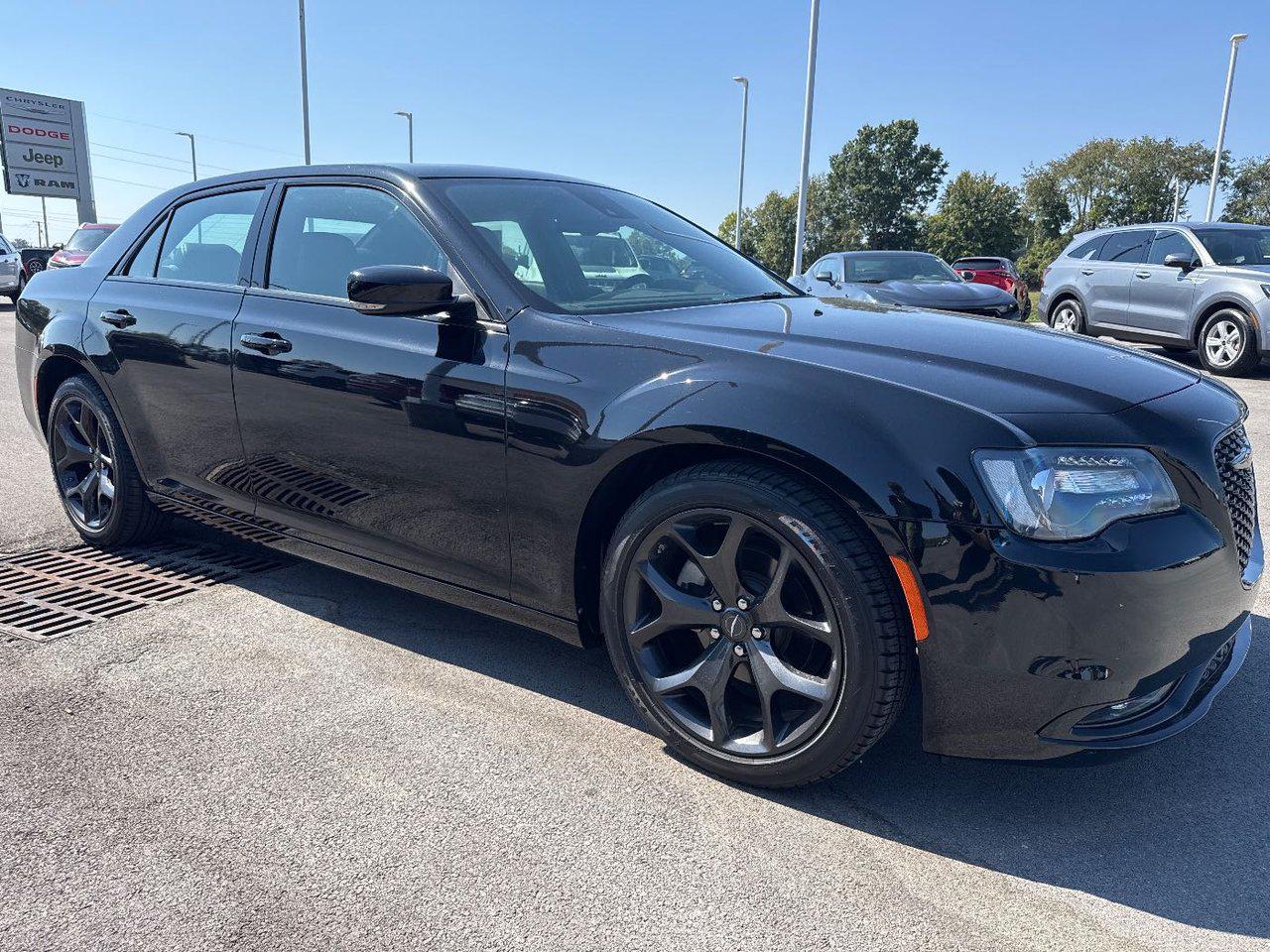 2022 Chrysler 300 S photo 2