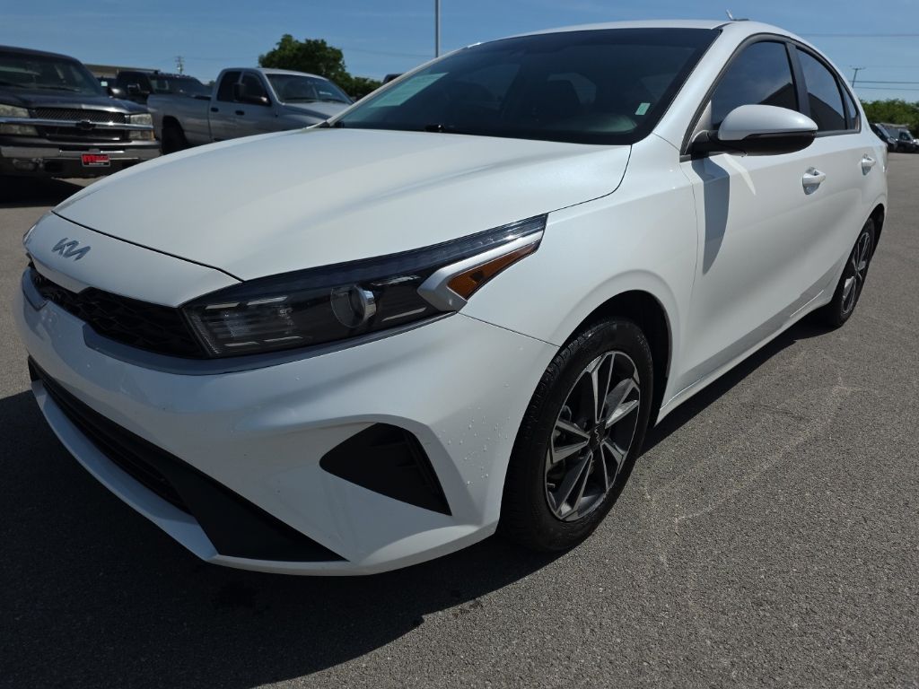 2024 Kia Forte LXS AT's photo