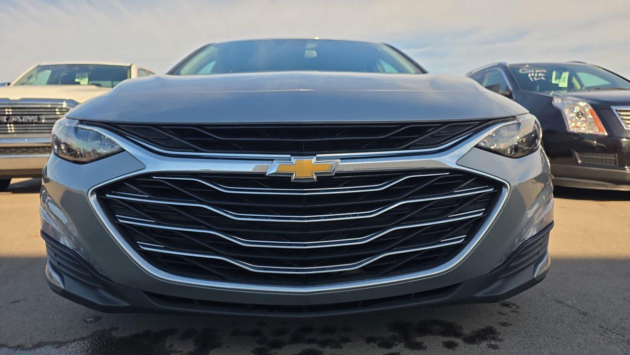 2024 Chevrolet Malibu 1LT photo 2