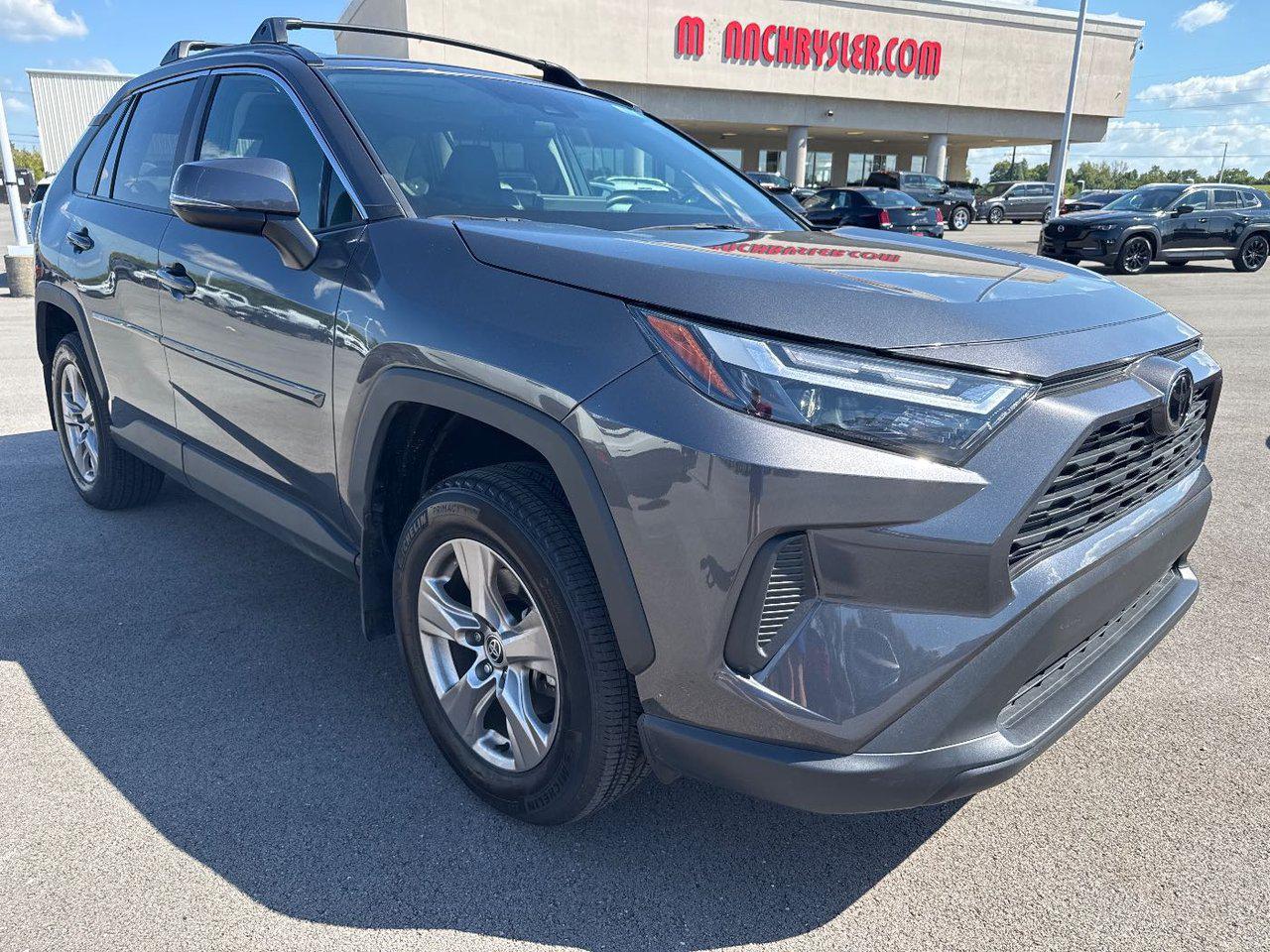 2022 Toyota RAV4 XLE photo 3