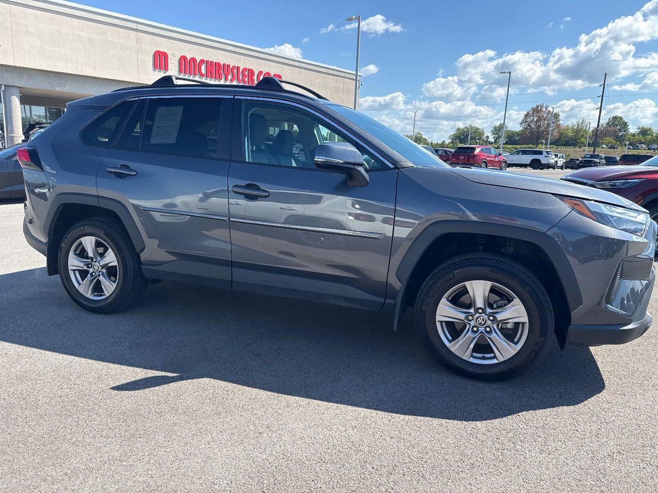 2022 Toyota RAV4 XLE photo 4
