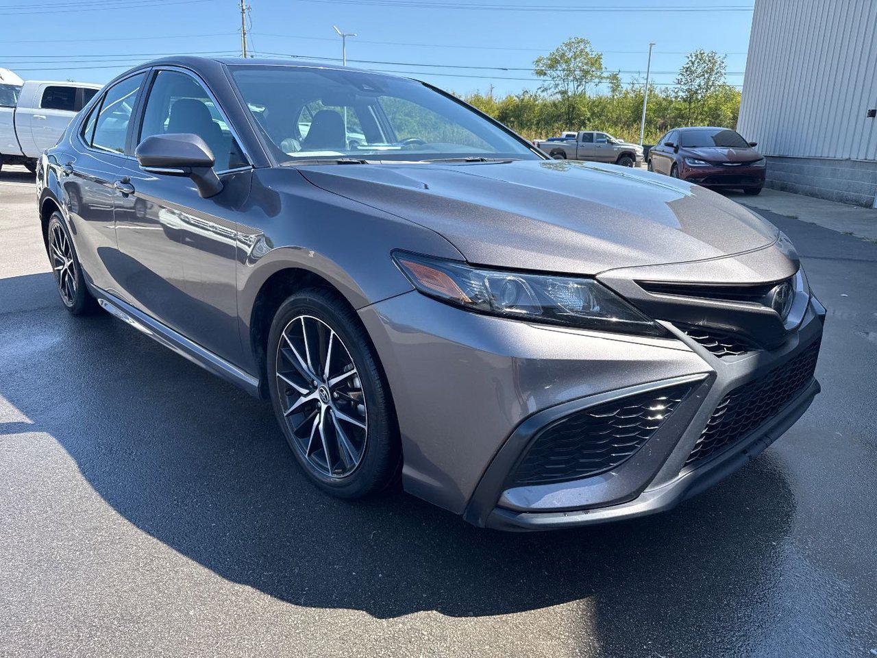 2024 Toyota Camry SE photo 3