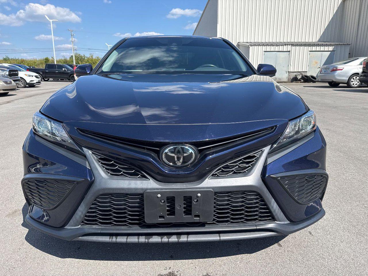 2021 Toyota Camry SE photo 2
