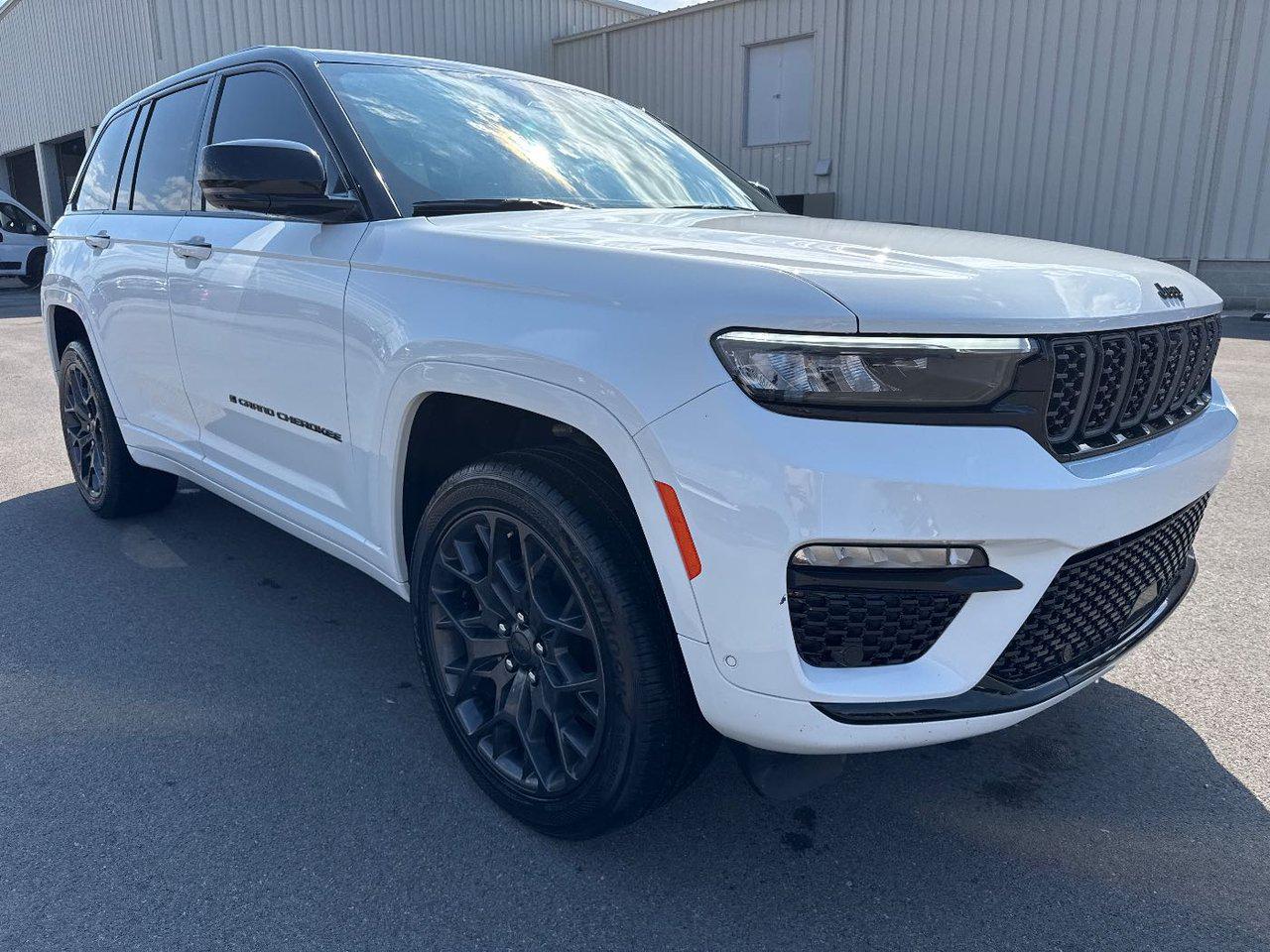 2025 Jeep Grand Cherokee Summit photo 3