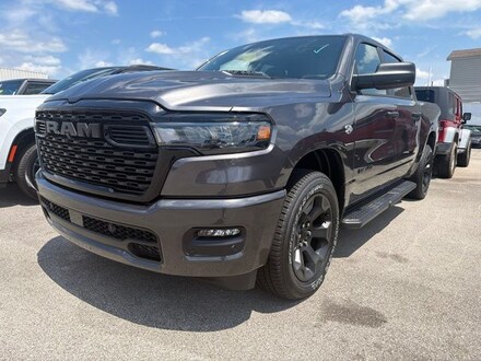 2026 Ram 1500 EXPRESS CREW CAB 4X4 5'7 BOX Pickup