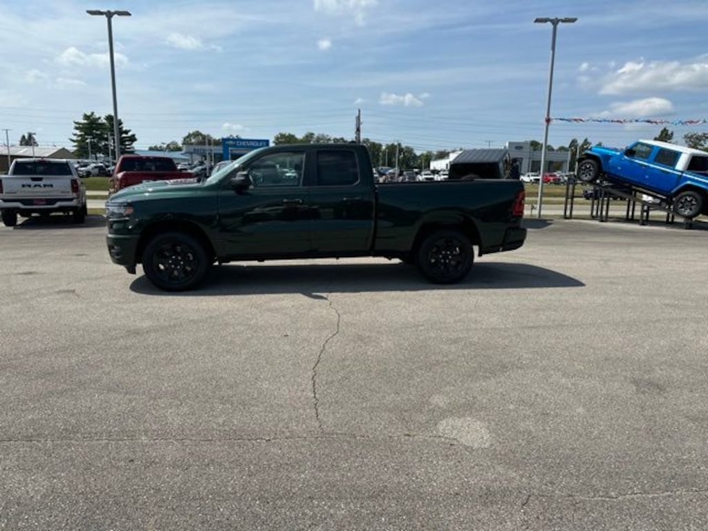 New 2026 Ram 1500 EXPRESS QUAD CAB 4X4 6'4 BOX Pickup