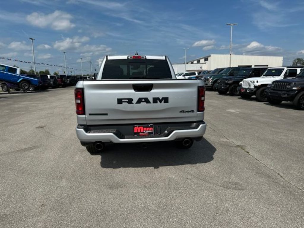 New 2026 Ram 1500 BIG HORN CREW CAB 4X4 5'7 BOX Pickup