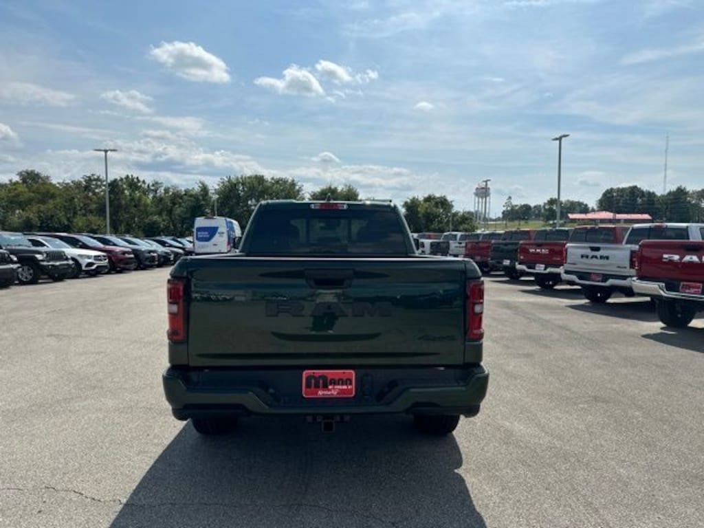 New 2026 Ram 1500 EXPRESS QUAD CAB 4X4 6'4 BOX Pickup