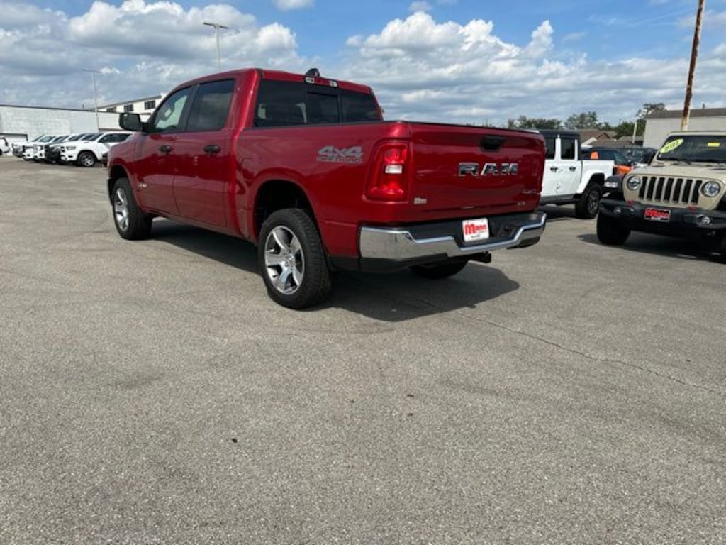 New 2026 Ram 1500 TRADESMAN CREW CAB 4X4 5'7 BOX Pickup