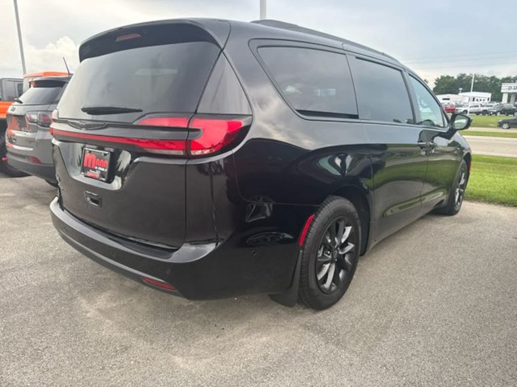New 2025 Chrysler Pacifica SELECT Passenger Van