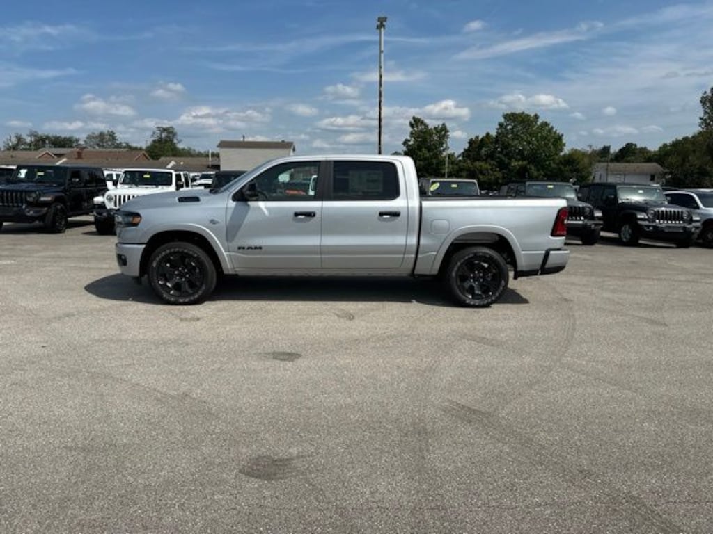 New 2026 Ram 1500 BIG HORN CREW CAB 4X4 5'7 BOX Pickup