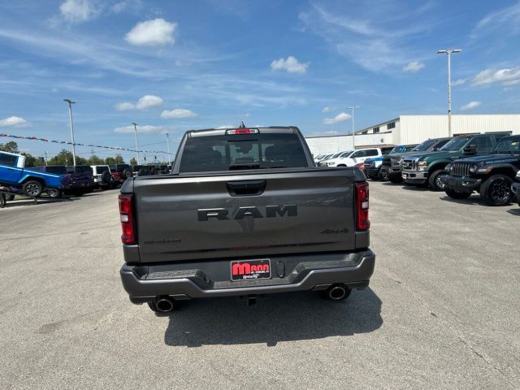 New 2026 Ram 1500 BIG HORN CREW CAB 4X4 5'7 BOX Pickup