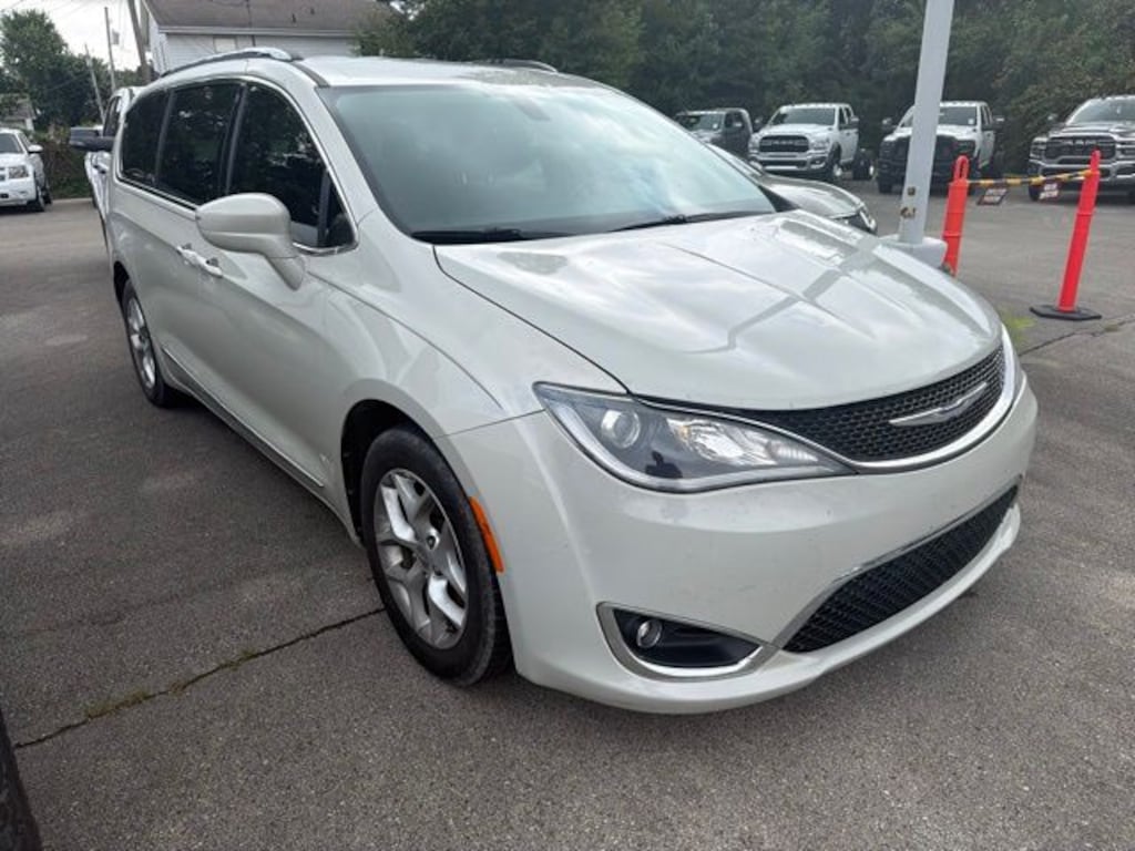 Used 2017 Chrysler Pacifica Touring L Plus Minivan/Van
