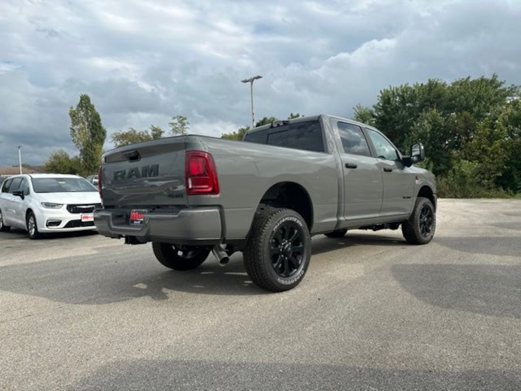 New 2026 Ram 2500 BIG HORN CREW CAB 4X4 6'4 BOX Pickup