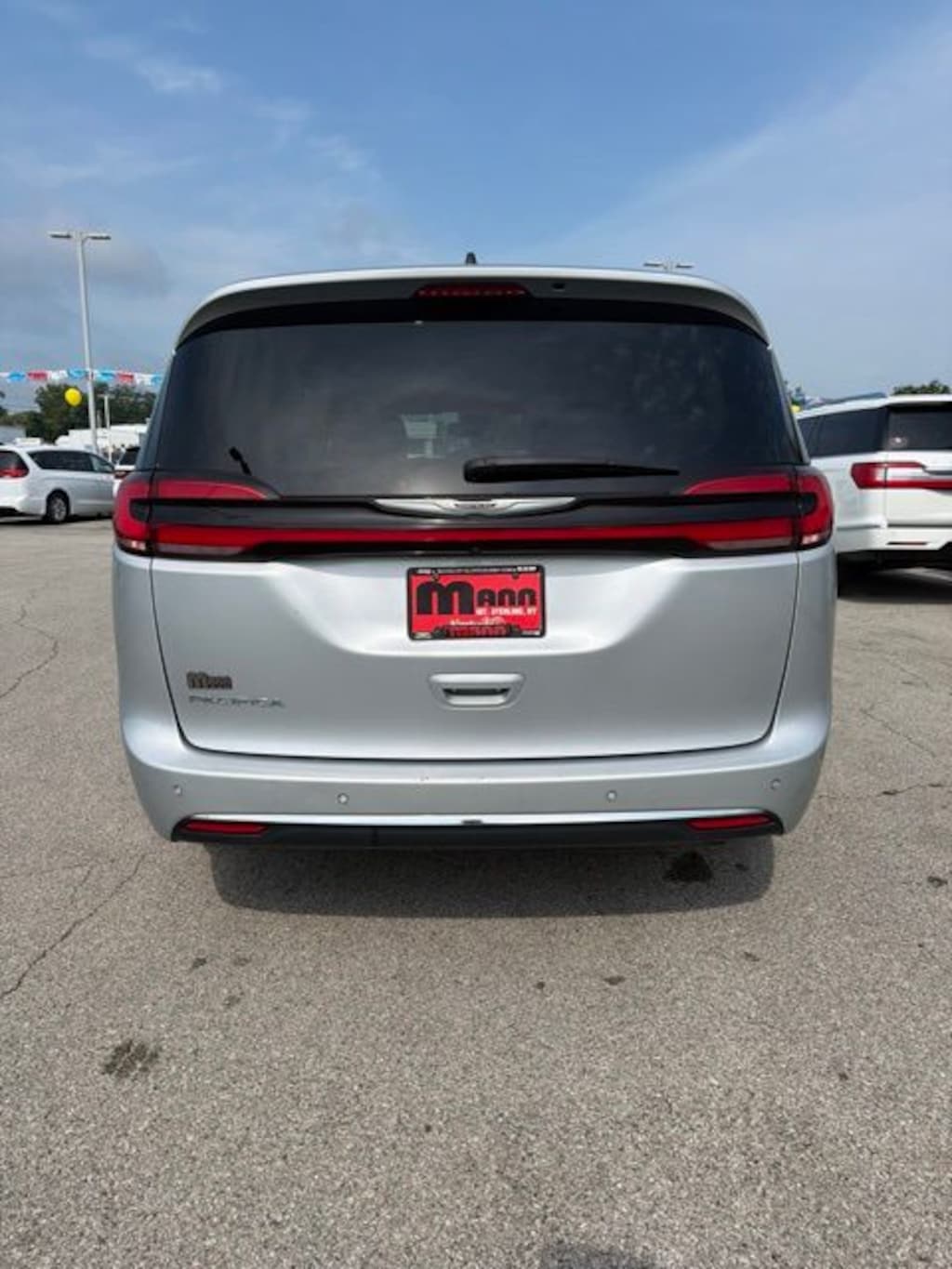 Used 2023 Chrysler Pacifica Touring L Minivan/Van