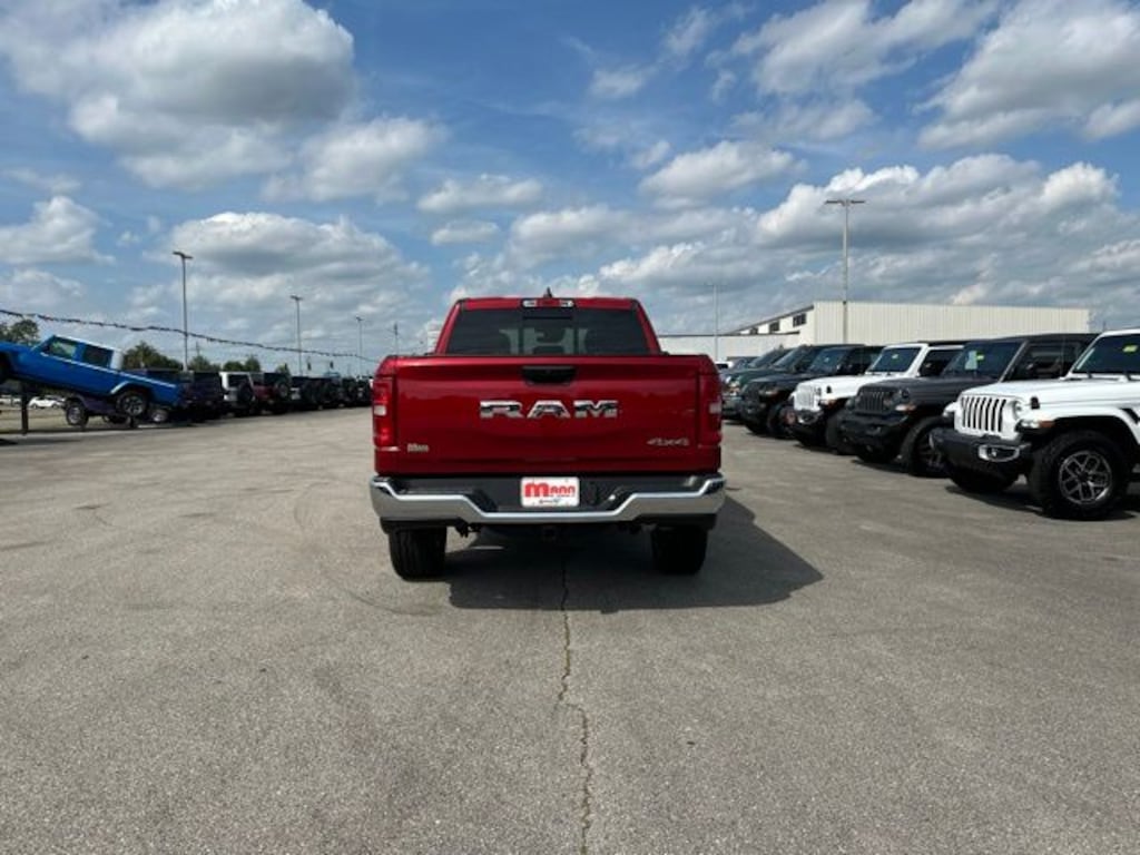 New 2026 Ram 1500 TRADESMAN CREW CAB 4X4 5'7 BOX Pickup