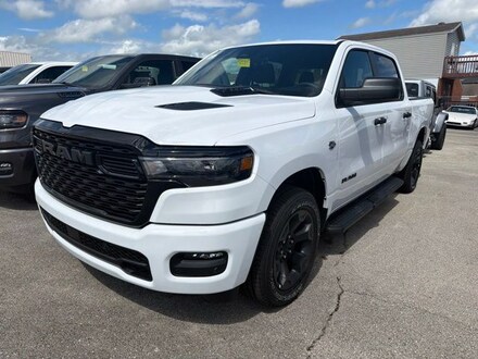 2026 Ram 1500 EXPRESS CREW CAB 4X4 5'7 BOX Pickup