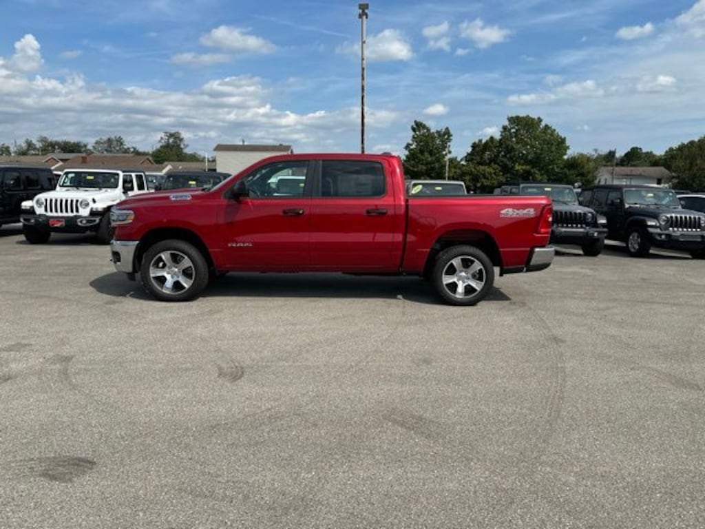 New 2026 Ram 1500 TRADESMAN CREW CAB 4X4 5'7 BOX Pickup
