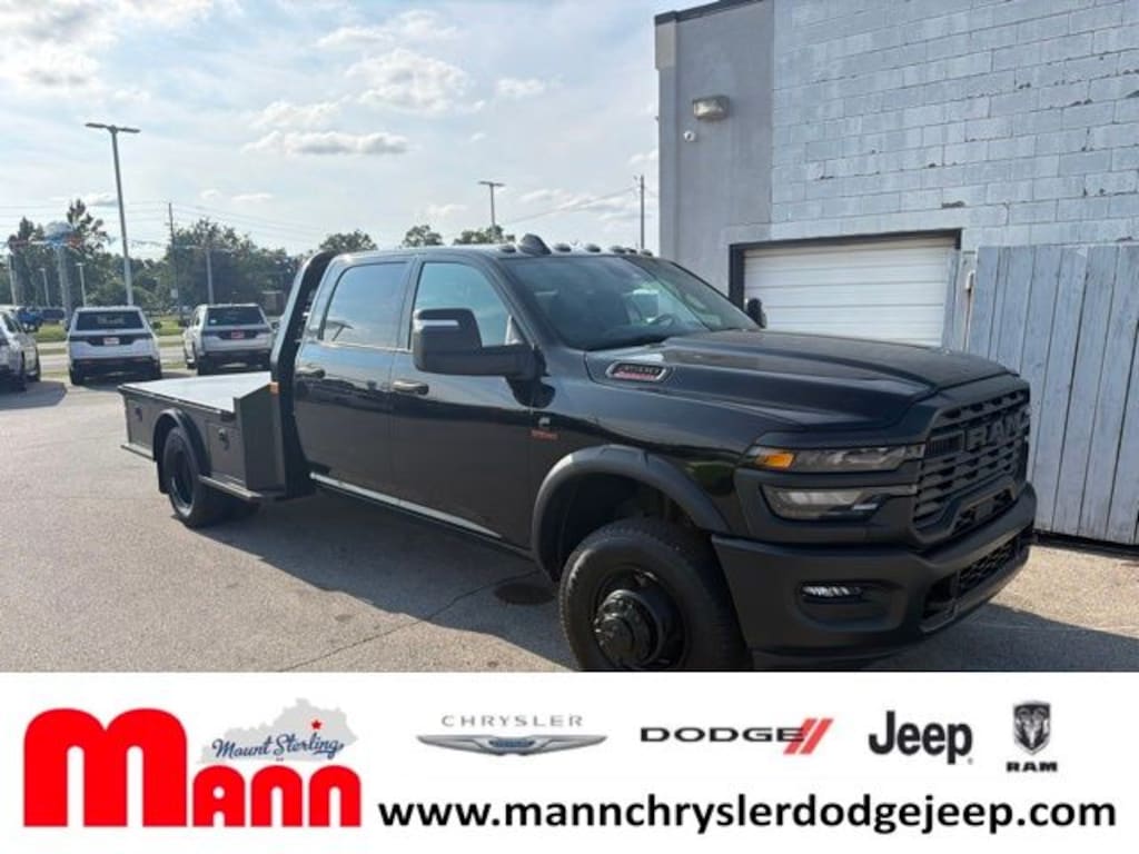 New 2026 Ram 3500 TRADESMAN CREW CAB CHASSIS 4X4 60' CA Pickup
