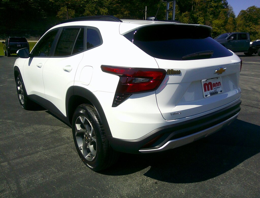 New 2025 Chevrolet Trax LT SUV