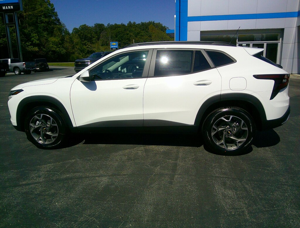 New 2025 Chevrolet Trax LT SUV