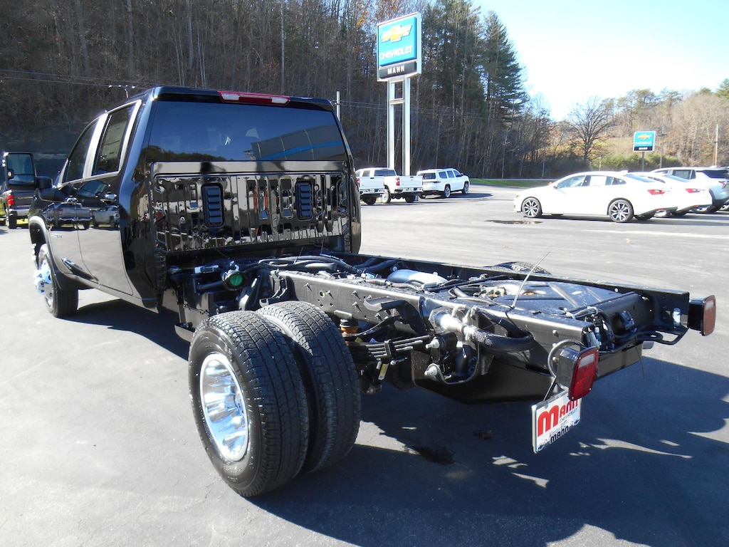 New 2025 Chevrolet Silverado 3500 HD Chassis LT Truck Crew Cab