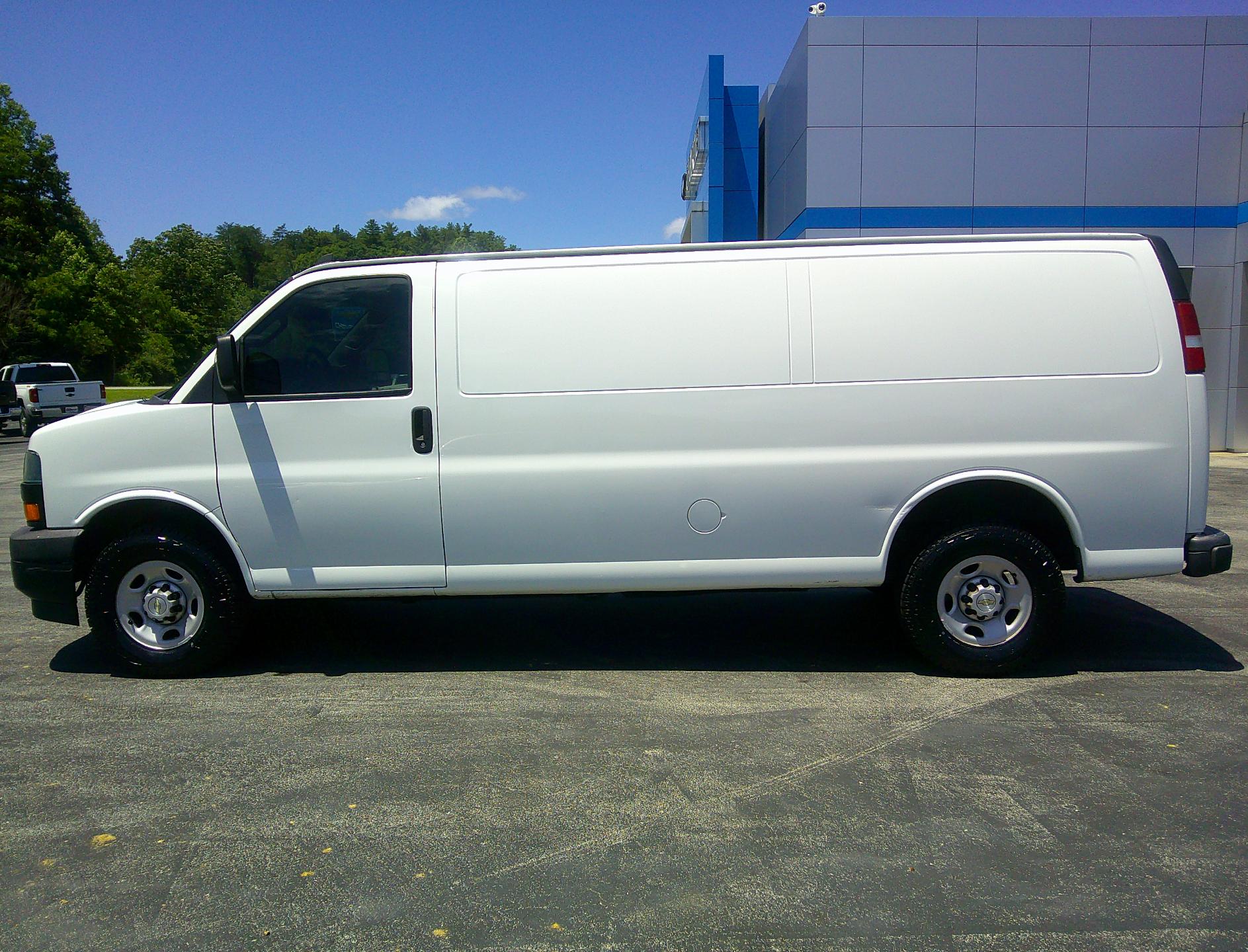 2020 Chevrolet Express Cargo Work Van - Photo 2