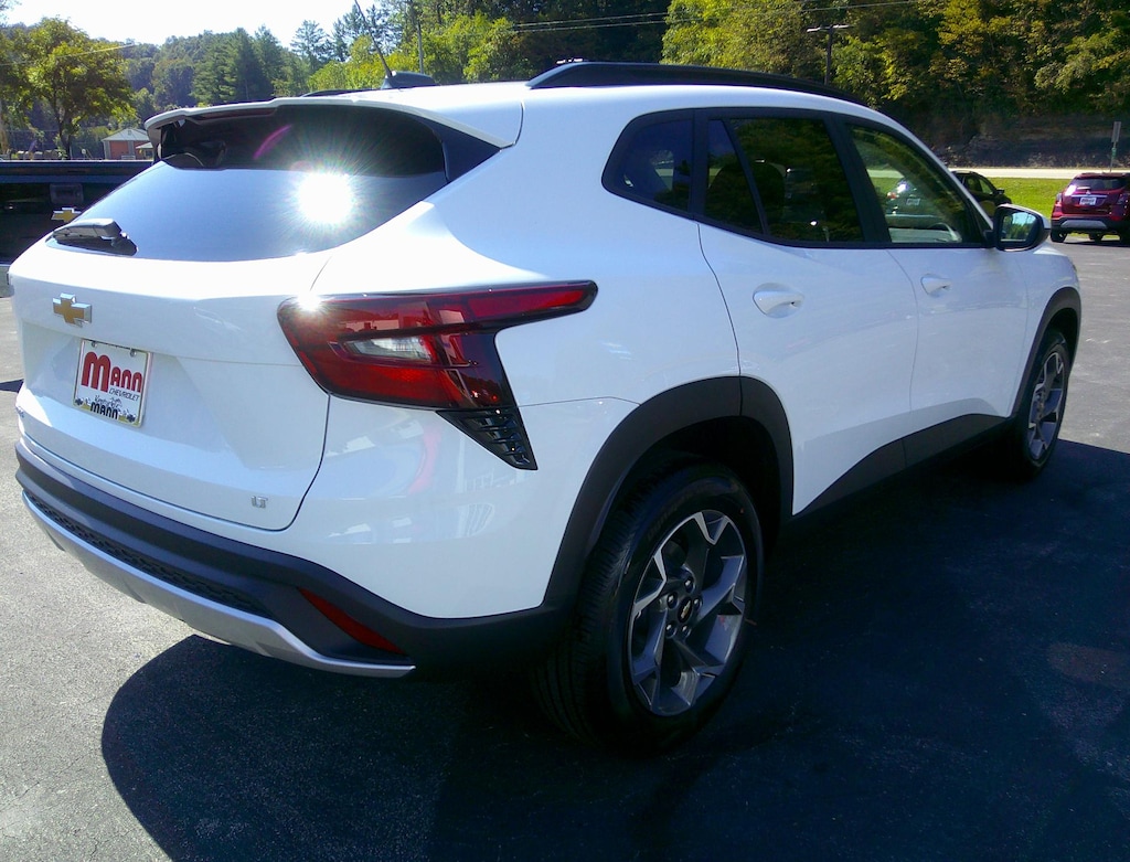 New 2025 Chevrolet Trax LT SUV