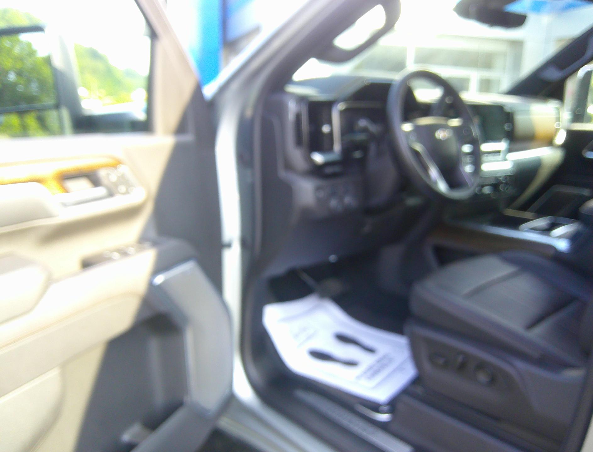 2025 Chevrolet Silverado 2500HD High Country - Photo 8