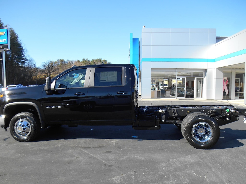 New 2025 Chevrolet Silverado 3500 HD Chassis LT Truck Crew Cab