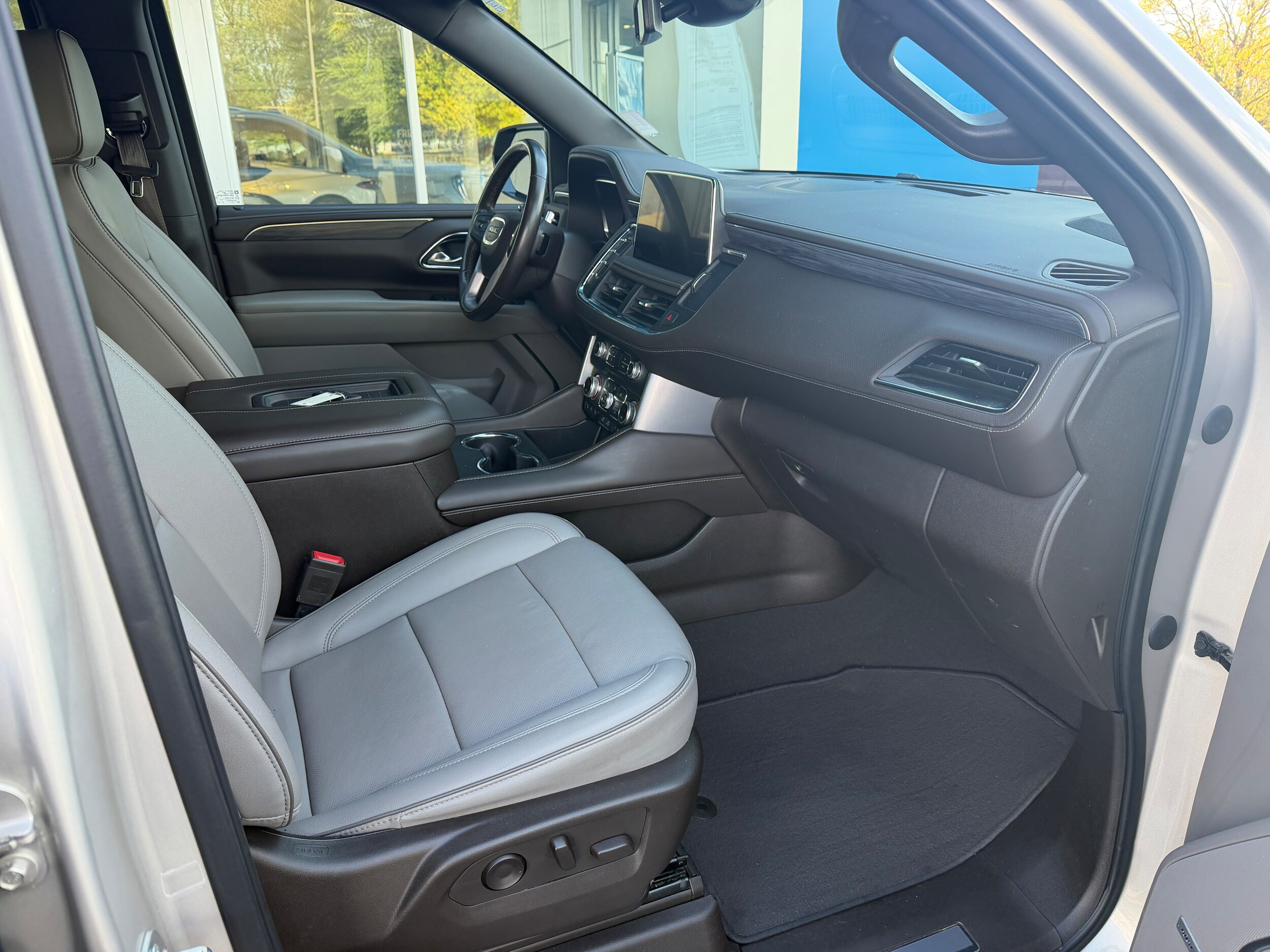 2023 Gmc Yukon SLT photo 3