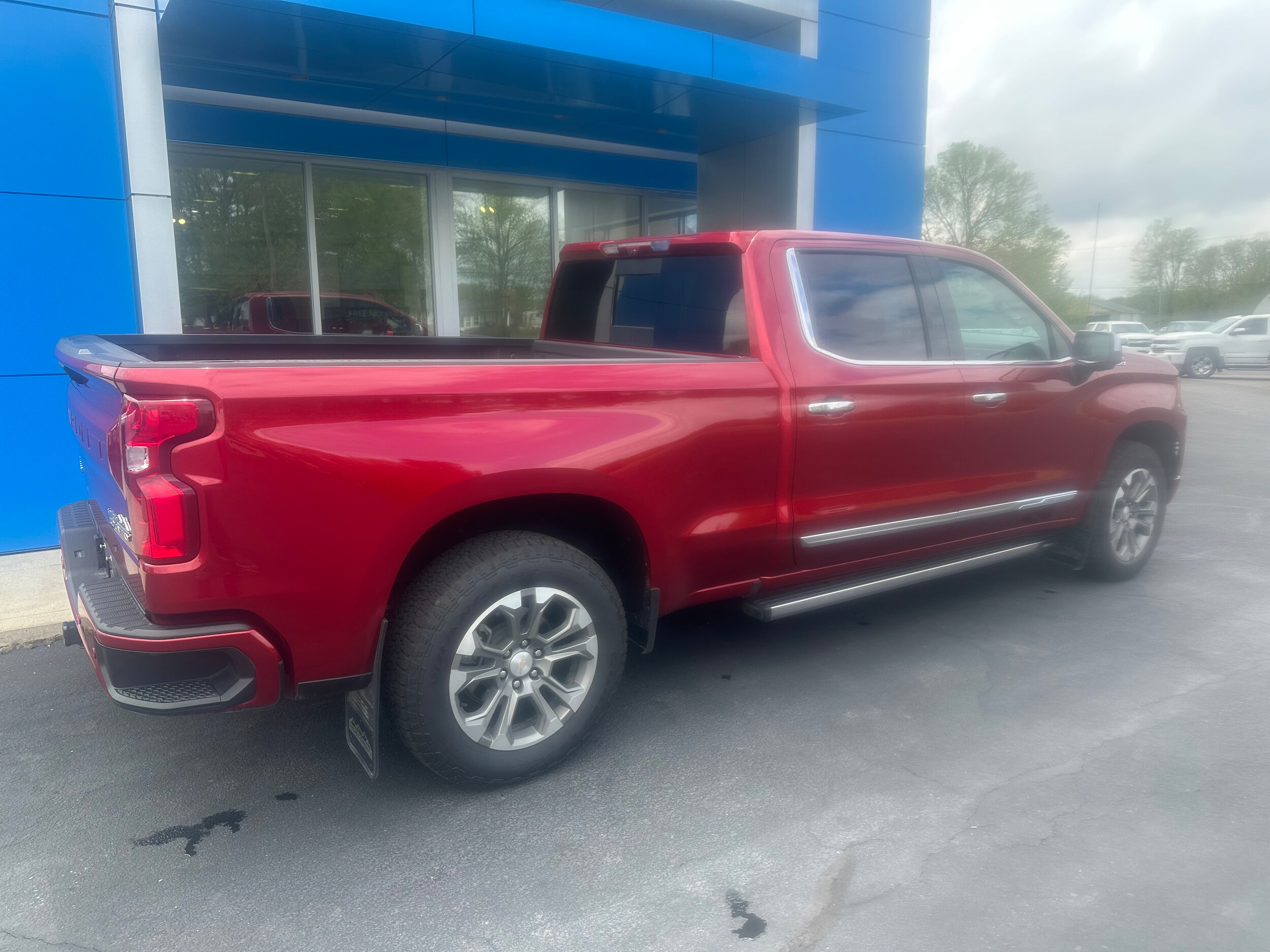 2024 Chevrolet Silverado 1500 High Country photo 2