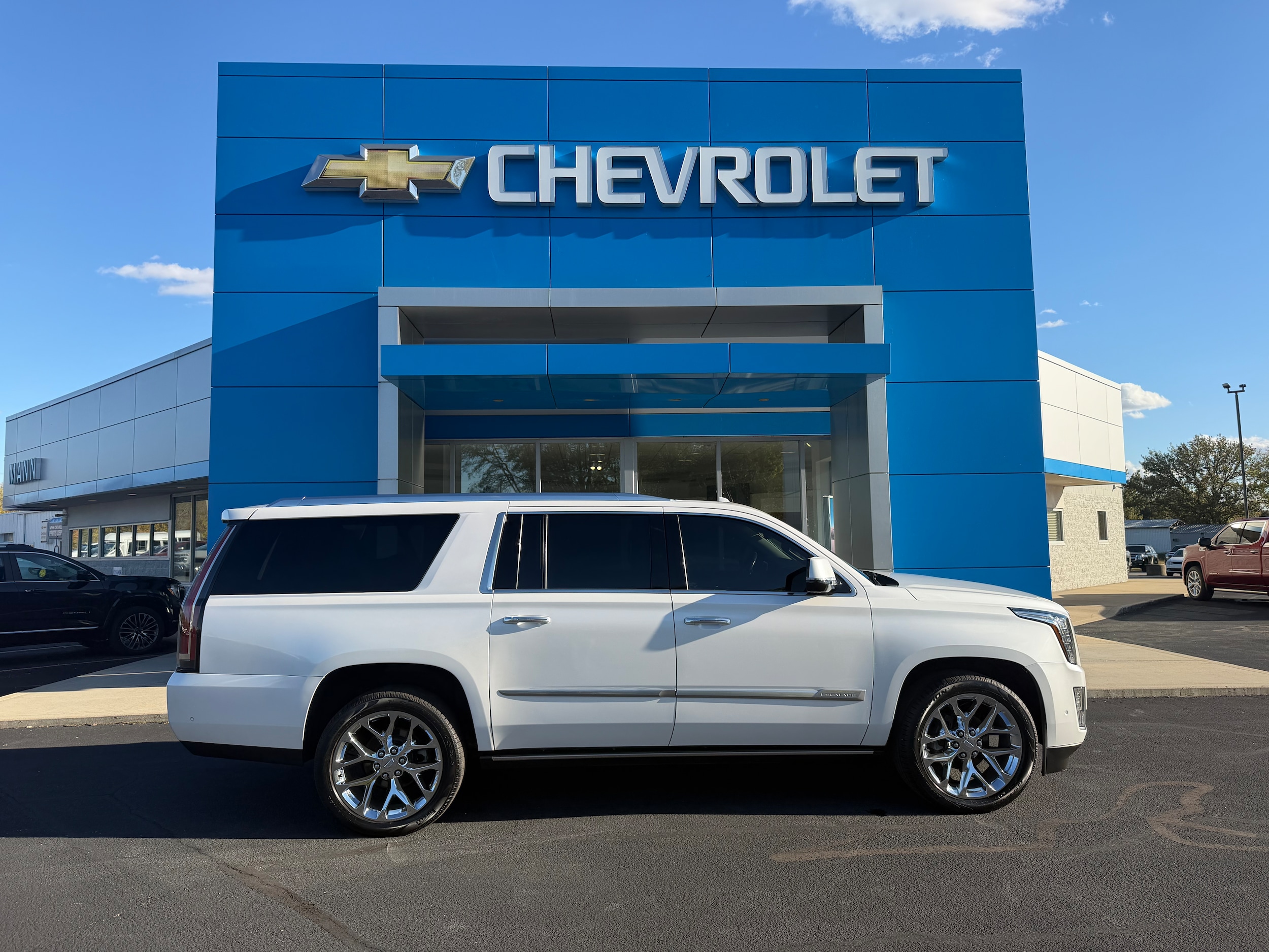 2019 Cadillac Escalade ESV Premium Luxury's photo