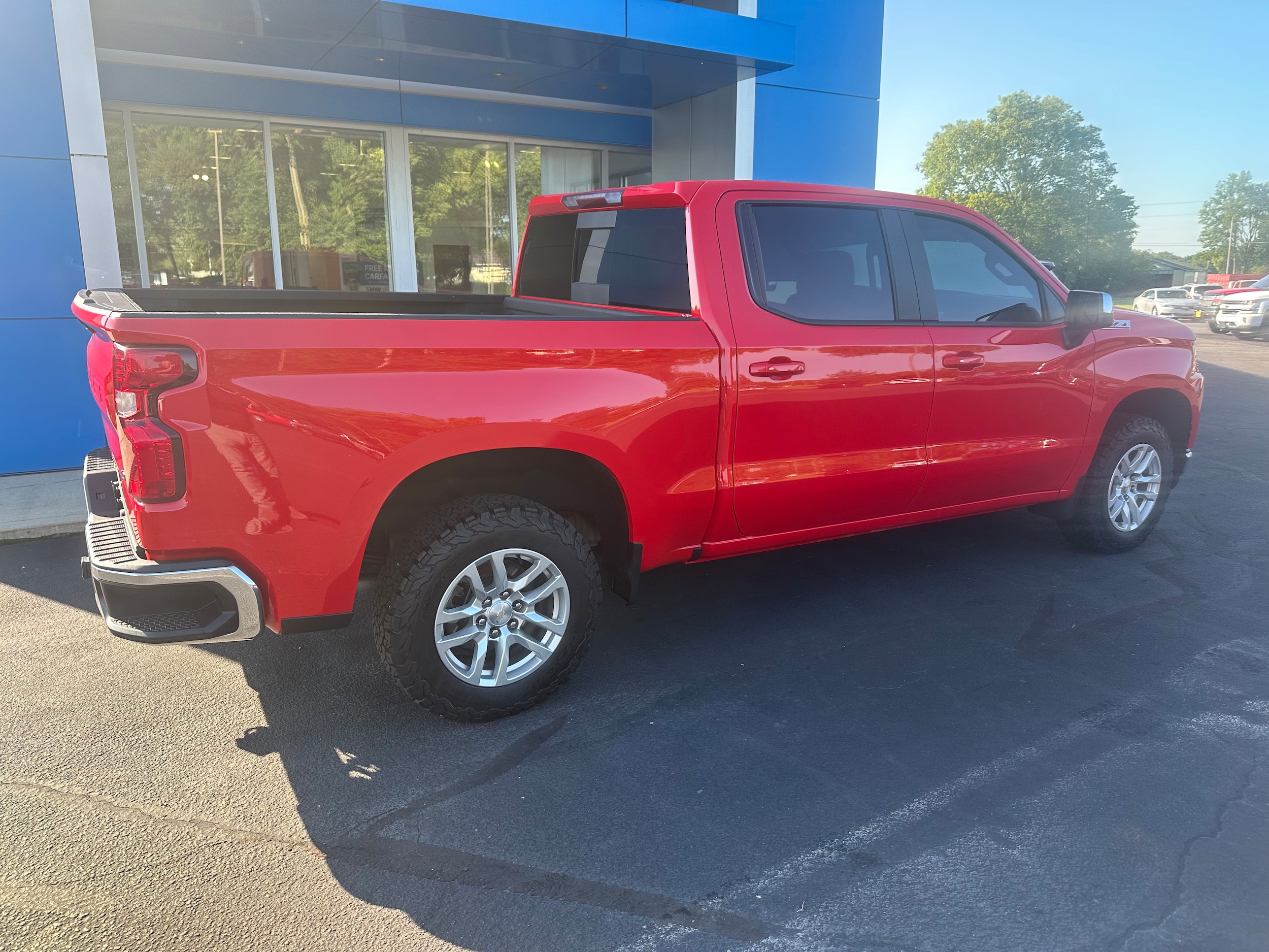 Used 2019 Chevrolet Silverado 1500 LT with VIN 3GCUYDEDXKG297984 for sale in Delphi, IN