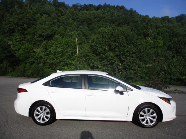 Used 2021 Toyota Corolla LE with VIN 5YFEPMAE0MP210192 for sale in Prestonsburg, KY