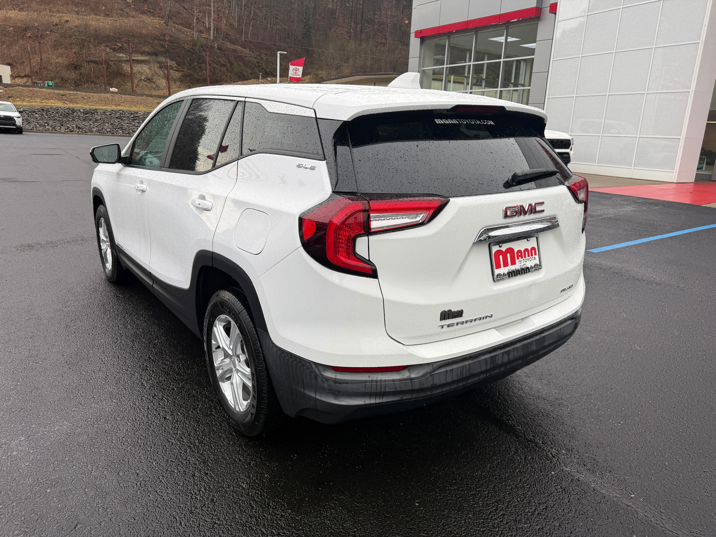 2024 GMC Terrain SLE - Photo 9