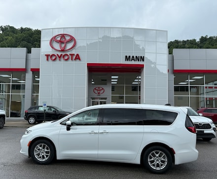 2023 Chrysler Pacifica Touring L Van Passenger Van