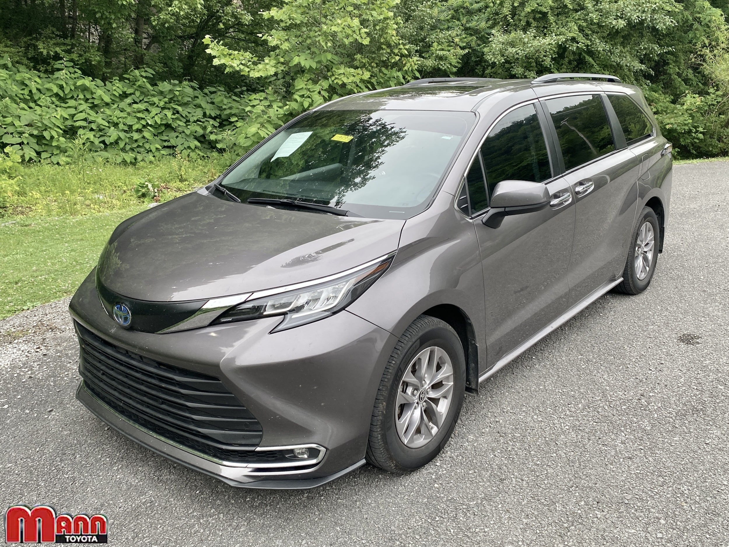 2022 Toyota Sienna Van Passenger Van 