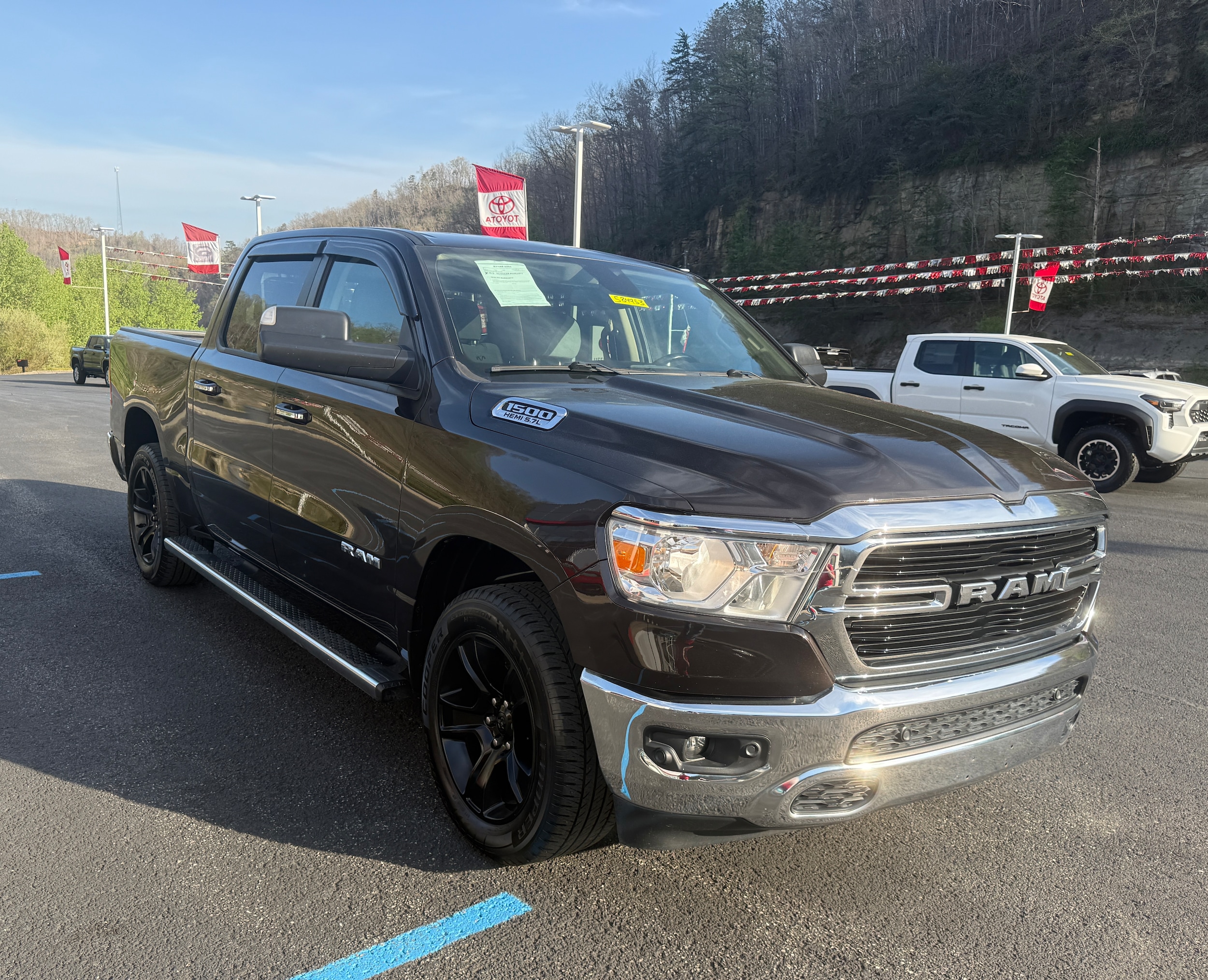 View vehicle photo 5