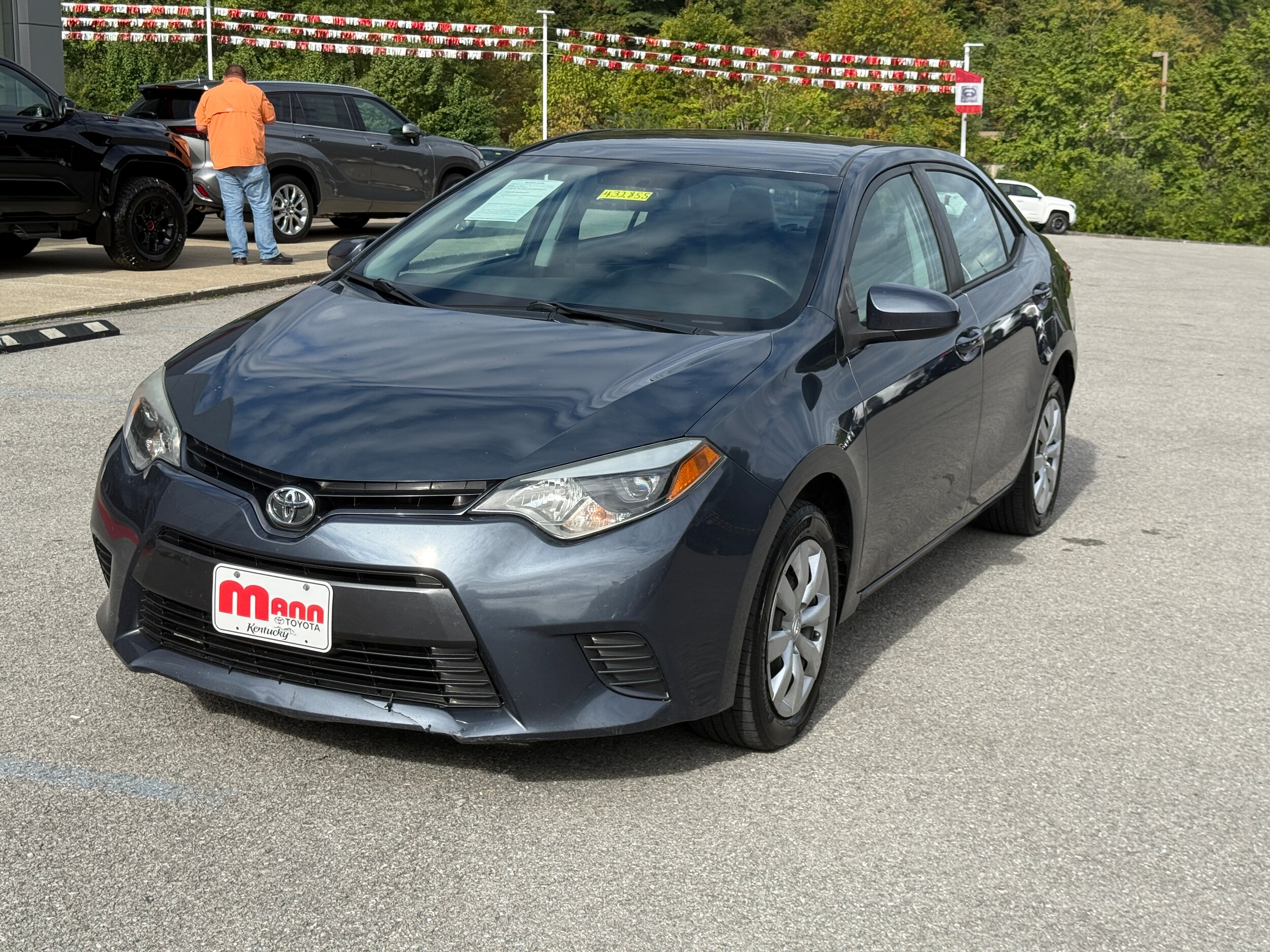 2016 Toyota Corolla LE photo 2