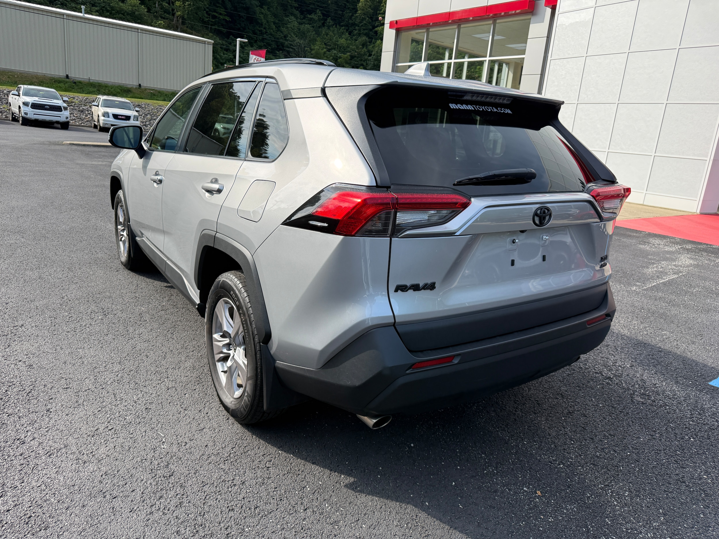 2023 Toyota RAV4 XLE - Photo 9